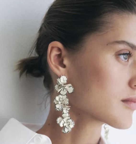 Zra Beyaz Çiçek Küpe