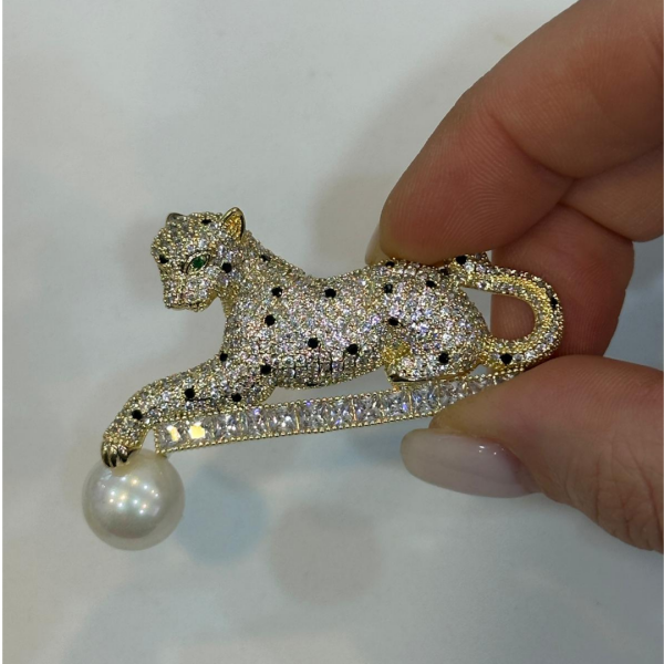 İnci Panter Broş