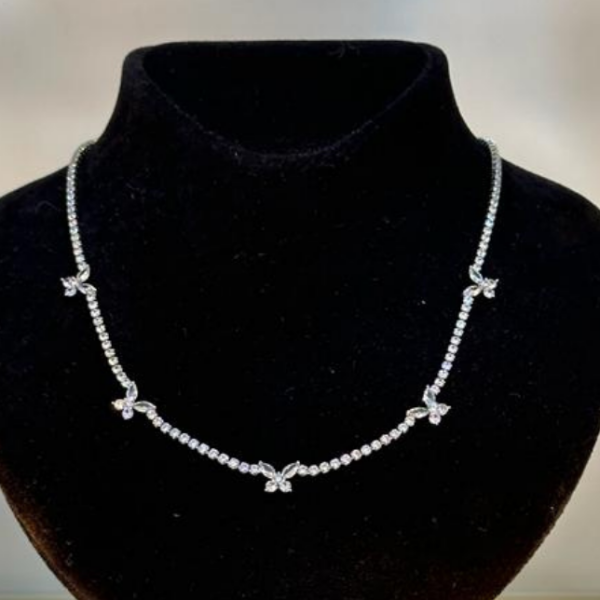 Kelebekler Su Yolu Kolye