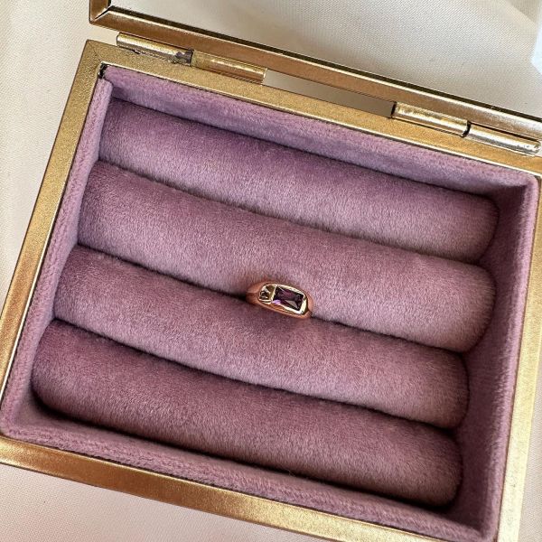 Mor Taş Earcuff Kıkırdak Küpe