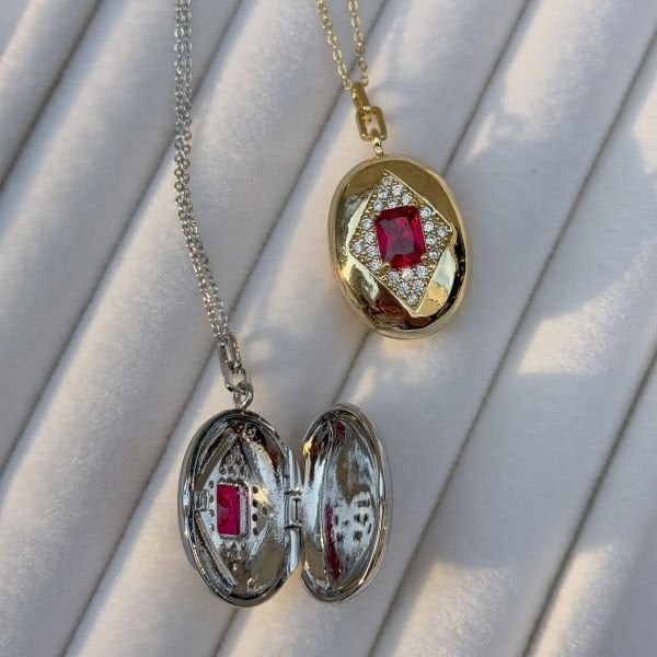 Kırmızı Taşlı Kapaklı Açılabilen Madalyon Kolye