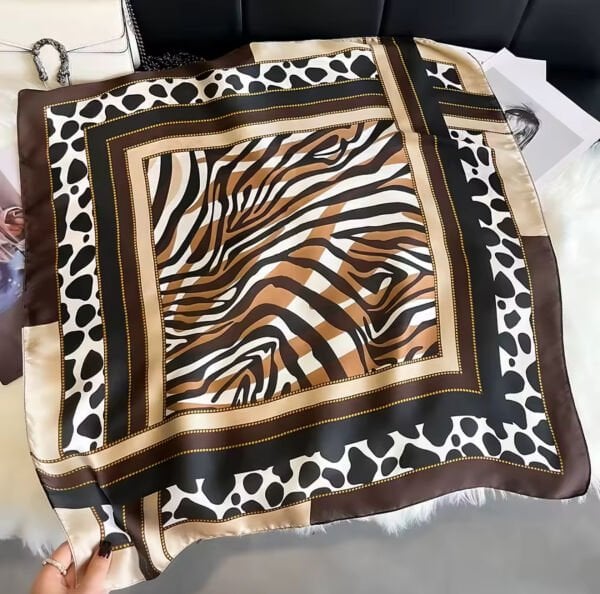 Zebra Leopar Desenli İpek Şal Fular Bandana 70x70