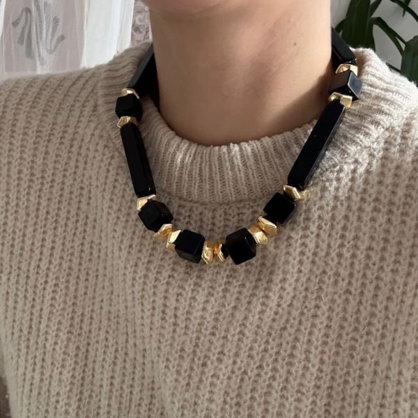 Siyah Akrilik Diva Kolye