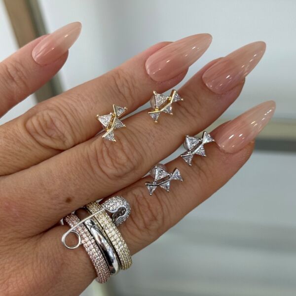 Mini Üçgen Taşlı Çivi Küpe