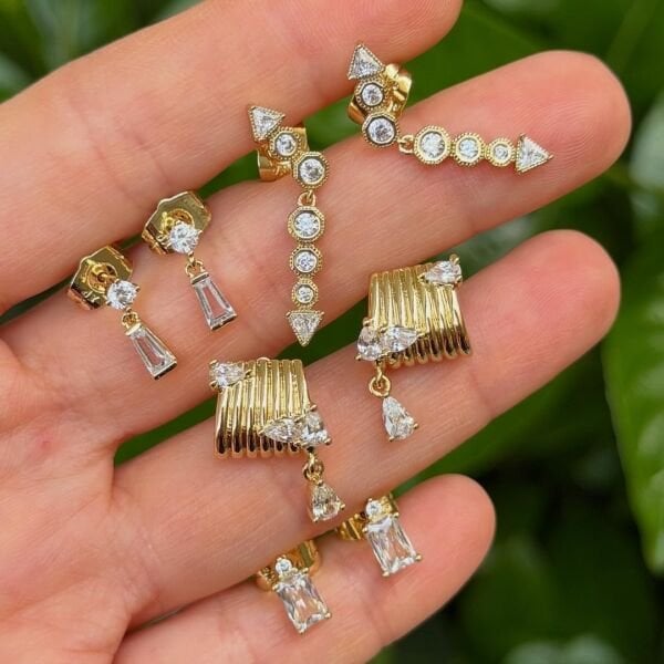 Xuping 14 Ayar Mini Vals Sallantılı Taşlı Çelik Küpe