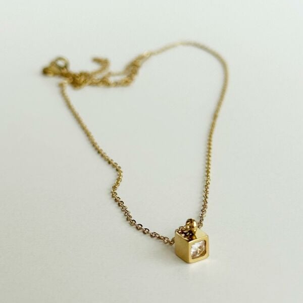 Minimal Küp Tek Taş Kolye