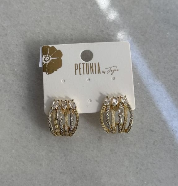 Damla Taşlı Çivi Küpe