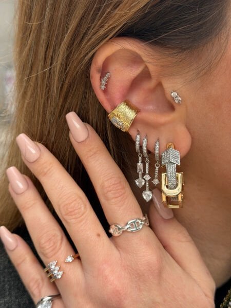 Böcek Taşlı Mat Earcuff Kıkırdak Küpe