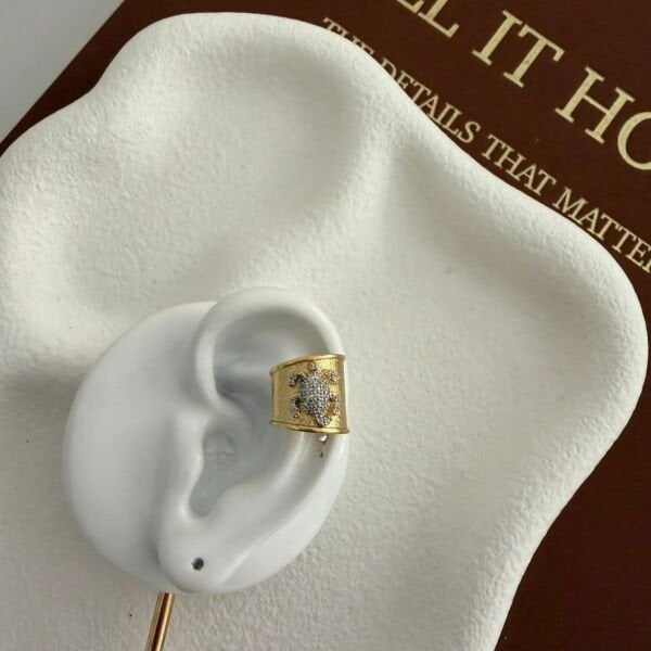 Kaplumbağa Taşlı Mat Earcuff Kıkırdak Küpe