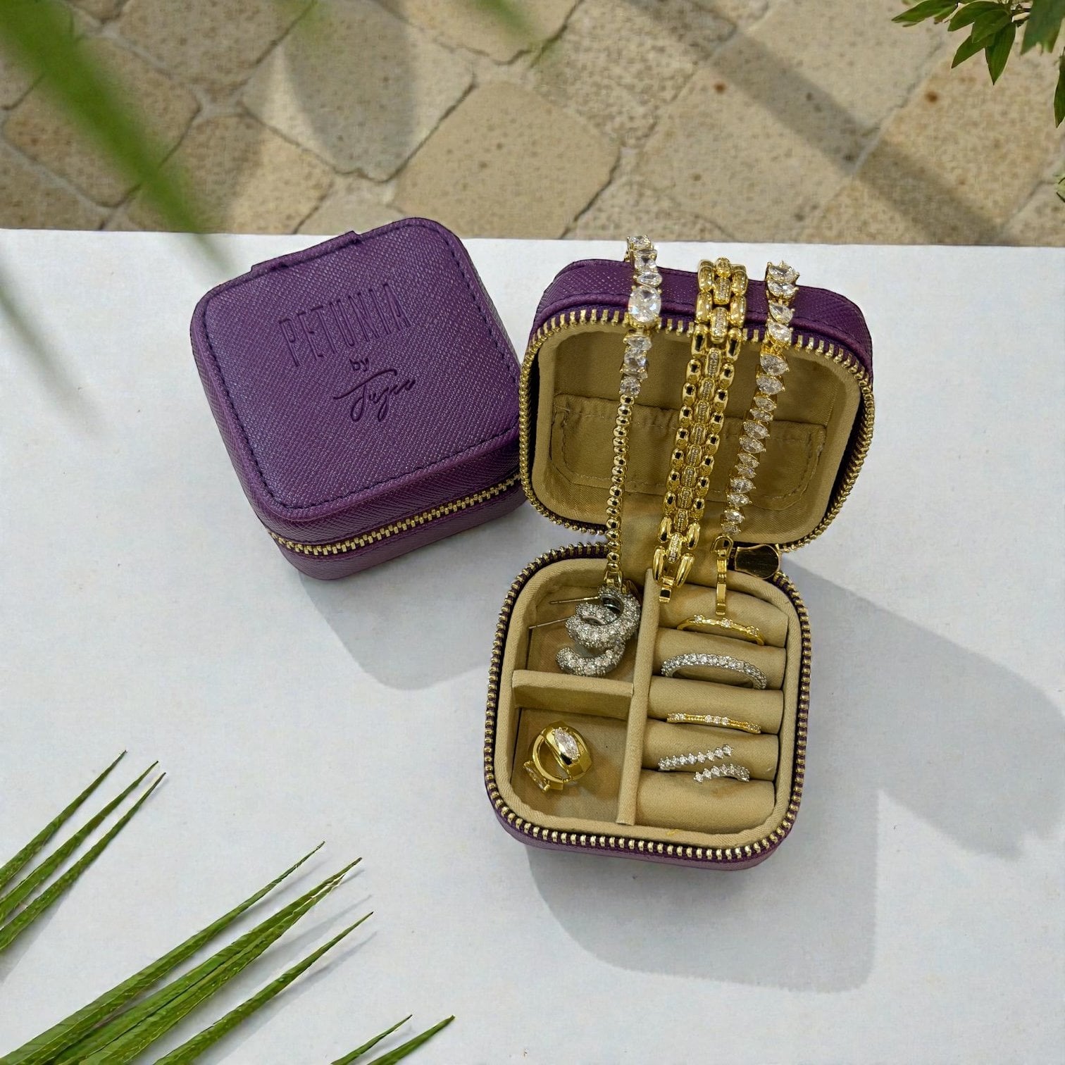 Stoklarla sınırlıdır.